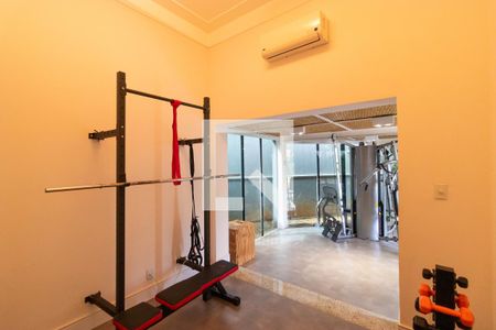 Casa de condomínio à venda com 555m², 4 quartos e 2 vagas Casa de condomínio à venda com 555m², 4 quartos e 2 vagasAcademia