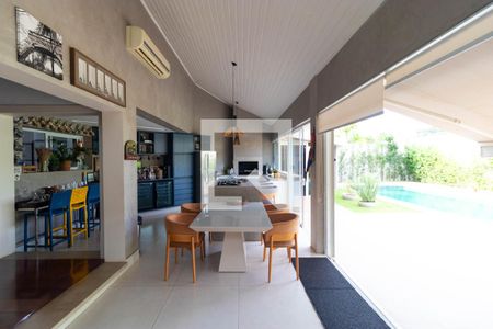 Casa de condomínio à venda com 555m², 4 quartos e 2 vagas Casa de condomínio à venda com 555m², 4 quartos e 2 vagasÁrea Gourmet