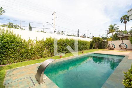 Casa de condomínio à venda com 555m², 4 quartos e 2 vagas Casa de condomínio à venda com 555m², 4 quartos e 2 vagasQuintal