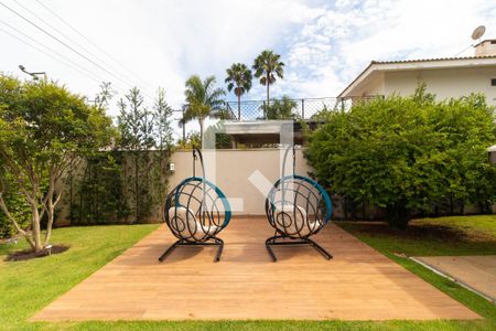 Casa de condomínio à venda com 555m², 4 quartos e 2 vagas Casa de condomínio à venda com 555m², 4 quartos e 2 vagasQuintal