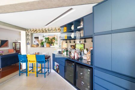 Casa de condomínio à venda com 555m², 4 quartos e 2 vagas Casa de condomínio à venda com 555m², 4 quartos e 2 vagasÁrea Gourmet