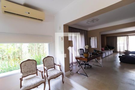 Casa de condomínio à venda com 555m², 4 quartos e 2 vagas Casa de condomínio à venda com 555m², 4 quartos e 2 vagasSalas