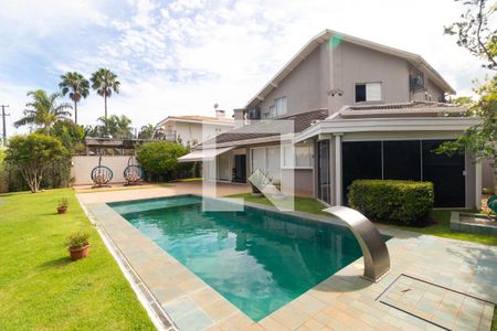 Casa de condomínio à venda com 555m², 4 quartos e 2 vagas Casa de condomínio à venda com 555m², 4 quartos e 2 vagasQuintal