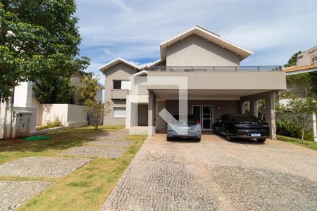 Casa de condomínio à venda com 555m², 4 quartos e 2 vagas Casa de condomínio à venda com 555m², 4 quartos e 2 vagasFachada