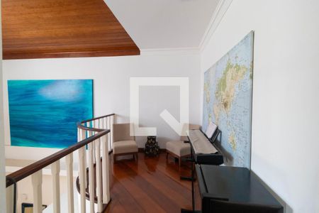 Casa de condomínio à venda com 555m², 4 quartos e 2 vagas Casa de condomínio à venda com 555m², 4 quartos e 2 vagasCorredor