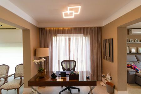 Casa de condomínio à venda com 555m², 4 quartos e 2 vagas Casa de condomínio à venda com 555m², 4 quartos e 2 vagasSalas