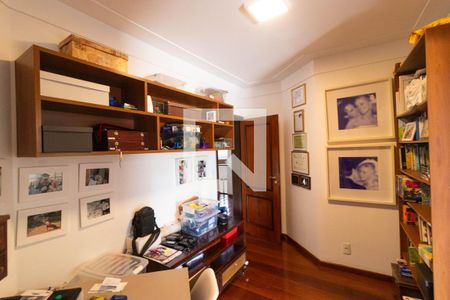 Casa de condomínio à venda com 555m², 4 quartos e 2 vagas Casa de condomínio à venda com 555m², 4 quartos e 2 vagasAate- Sala da Suíte 03