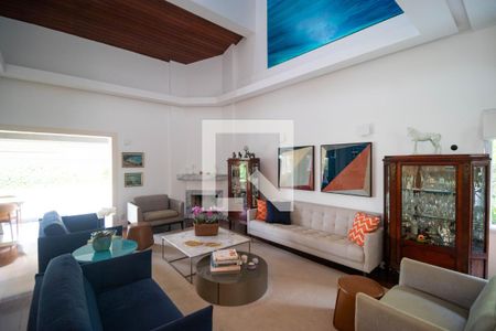 Casa de condomínio à venda com 555m², 4 quartos e 2 vagas Casa de condomínio à venda com 555m², 4 quartos e 2 vagasSalas