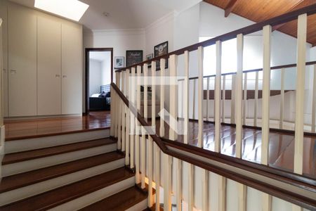 Casa de condomínio à venda com 555m², 4 quartos e 2 vagas Casa de condomínio à venda com 555m², 4 quartos e 2 vagasCorredor