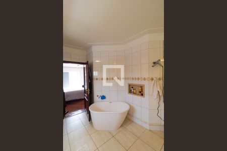 Casa de condomínio à venda com 555m², 4 quartos e 2 vagas Casa de condomínio à venda com 555m², 4 quartos e 2 vagasBanehiro da Suíte 03