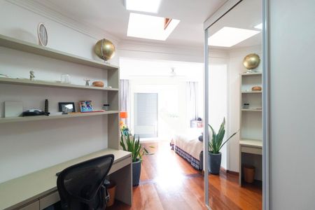 Casa de condomínio à venda com 555m², 4 quartos e 2 vagas Casa de condomínio à venda com 555m², 4 quartos e 2 vagasSuíte 02