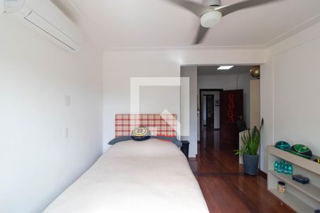 Casa de condomínio à venda com 555m², 4 quartos e 2 vagas Casa de condomínio à venda com 555m², 4 quartos e 2 vagasSuíte 02