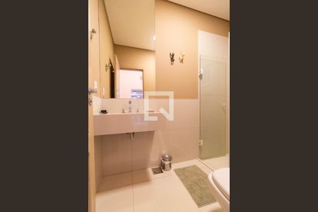 Casa de condomínio à venda com 555m², 4 quartos e 2 vagas Casa de condomínio à venda com 555m², 4 quartos e 2 vagasBanheiro da Academia