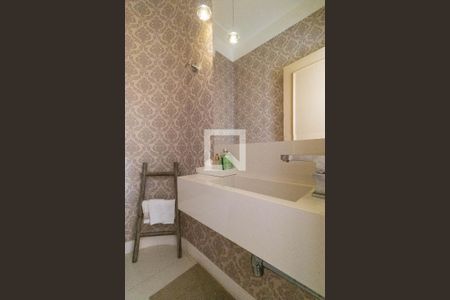 Casa de condomínio à venda com 555m², 4 quartos e 2 vagas Casa de condomínio à venda com 555m², 4 quartos e 2 vagasLavabo