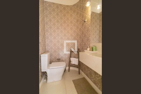 Casa de condomínio à venda com 555m², 4 quartos e 2 vagas Casa de condomínio à venda com 555m², 4 quartos e 2 vagasLavabo