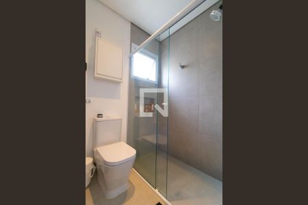 Casa de condomínio à venda com 555m², 4 quartos e 2 vagas Casa de condomínio à venda com 555m², 4 quartos e 2 vagasBanheiro da Suíte 02