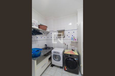 Casa de condomínio à venda com 555m², 4 quartos e 2 vagas Casa de condomínio à venda com 555m², 4 quartos e 2 vagasÁrea de Serviço