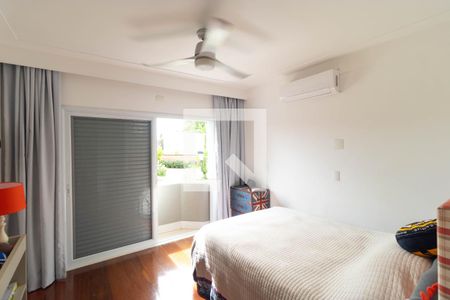 Casa de condomínio à venda com 555m², 4 quartos e 2 vagas Casa de condomínio à venda com 555m², 4 quartos e 2 vagasSuíte 02