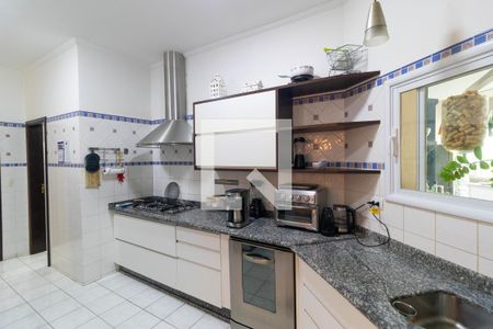 Casa de condomínio à venda com 555m², 4 quartos e 2 vagas Casa de condomínio à venda com 555m², 4 quartos e 2 vagasCozinha