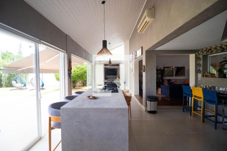 Casa de condomínio à venda com 555m², 4 quartos e 2 vagas Casa de condomínio à venda com 555m², 4 quartos e 2 vagasÁrea Gourmet