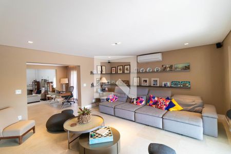 Casa de condomínio à venda com 555m², 4 quartos e 2 vagas Casa de condomínio à venda com 555m², 4 quartos e 2 vagasSalas