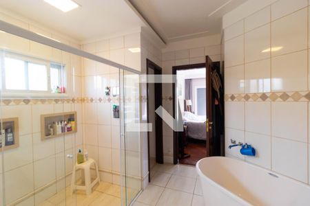 Casa de condomínio à venda com 555m², 4 quartos e 2 vagas Casa de condomínio à venda com 555m², 4 quartos e 2 vagasBanehiro da Suíte 03