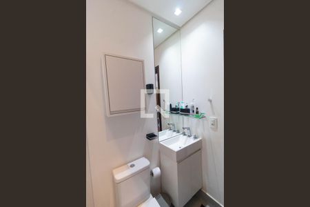 Casa de condomínio à venda com 555m², 4 quartos e 2 vagas Casa de condomínio à venda com 555m², 4 quartos e 2 vagasBanheiro da Suíte 01