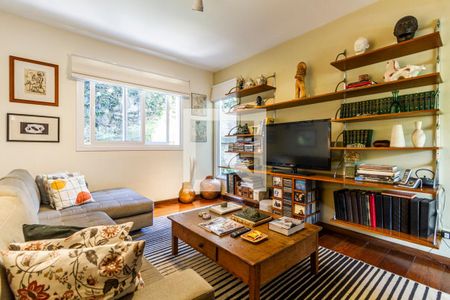 Sala de TV de casa à venda com 5 quartos, 350m² em Cerqueira César, São Paulo