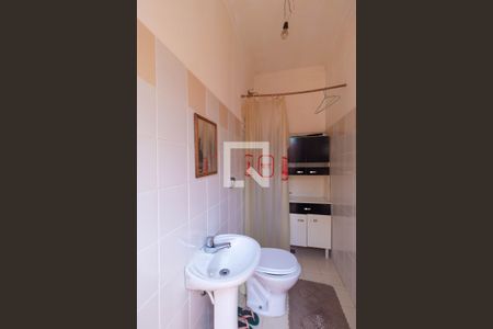 Casa de condomínio à venda com 345m², 4 quartos e sem vaga Casa de condomínio à venda com 345m², 4 quartos e sem vagaBanheiro de serviço