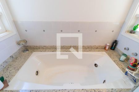 Casa de condomínio à venda com 345m², 4 quartos e sem vaga Casa de condomínio à venda com 345m², 4 quartos e sem vagaBanheiro da Suíte 04