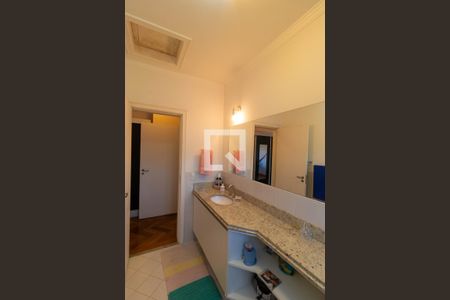 Casa de condomínio à venda com 345m², 4 quartos e sem vaga Casa de condomínio à venda com 345m², 4 quartos e sem vagaBanehiro da Suíte 03