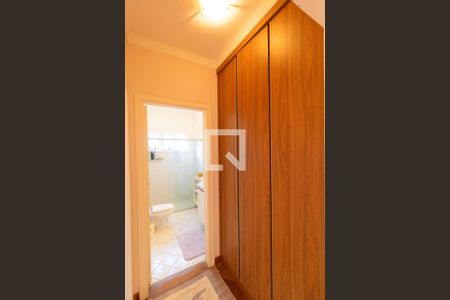 Casa de condomínio à venda com 345m², 4 quartos e sem vaga Casa de condomínio à venda com 345m², 4 quartos e sem vagaCloset da Suíte 02