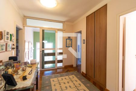 Casa de condomínio à venda com 345m², 4 quartos e sem vaga Casa de condomínio à venda com 345m², 4 quartos e sem vagaHall ìntimo