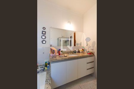 Casa de condomínio à venda com 345m², 4 quartos e sem vaga Casa de condomínio à venda com 345m², 4 quartos e sem vagaBanheiro da Suíte 04