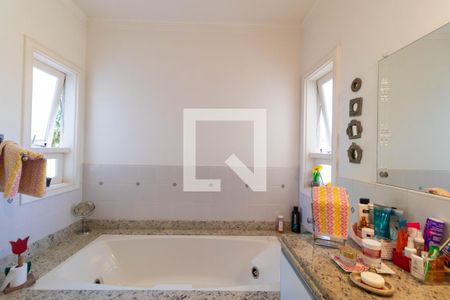 Casa de condomínio à venda com 345m², 4 quartos e sem vaga Casa de condomínio à venda com 345m², 4 quartos e sem vagaBanheiro da Suíte 04