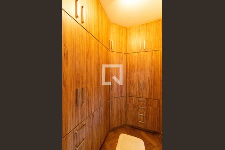 Casa de condomínio à venda com 345m², 4 quartos e sem vaga Casa de condomínio à venda com 345m², 4 quartos e sem vagaCloset da Suíte 04