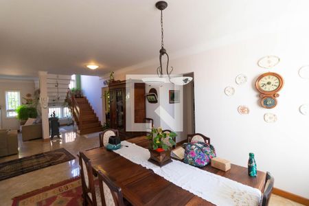 Casa de condomínio à venda com 345m², 4 quartos e sem vaga Casa de condomínio à venda com 345m², 4 quartos e sem vagaSalas