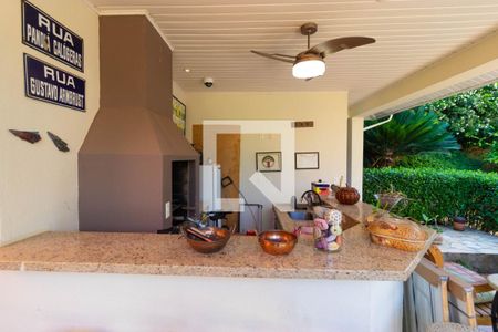 Casa de condomínio à venda com 345m², 4 quartos e sem vaga Casa de condomínio à venda com 345m², 4 quartos e sem vagaChurrasqueira