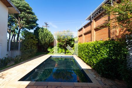 Casa de condomínio à venda com 345m², 4 quartos e sem vaga Casa de condomínio à venda com 345m², 4 quartos e sem vagaPiscina