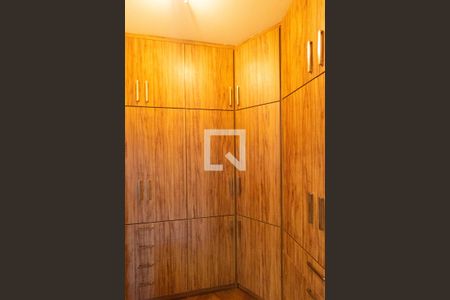 Casa de condomínio à venda com 345m², 4 quartos e sem vaga Casa de condomínio à venda com 345m², 4 quartos e sem vagaCloset da Suíte 04