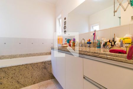 Casa de condomínio à venda com 345m², 4 quartos e sem vaga Casa de condomínio à venda com 345m², 4 quartos e sem vagaBanheiro da Suíte 04