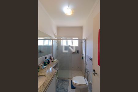 Casa de condomínio à venda com 345m², 4 quartos e sem vaga Casa de condomínio à venda com 345m², 4 quartos e sem vagaBanheiro da Suíte 01