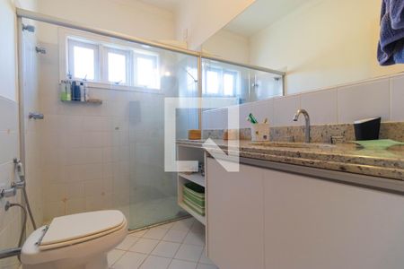 Casa de condomínio à venda com 345m², 4 quartos e sem vaga Casa de condomínio à venda com 345m², 4 quartos e sem vagaBanehiro da Suíte 02