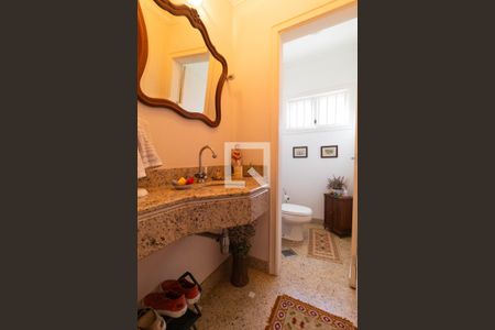 Casa de condomínio à venda com 345m², 4 quartos e sem vaga Casa de condomínio à venda com 345m², 4 quartos e sem vagaLavabo