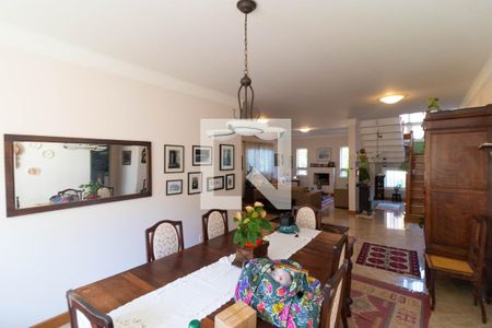 Casa de condomínio à venda com 345m², 4 quartos e sem vaga Casa de condomínio à venda com 345m², 4 quartos e sem vagaSalas