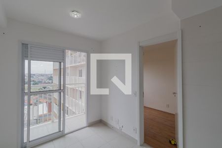 Sala/Cozinha/Área de Serviço  de apartamento para alugar com 1 quarto, 29m² em Vila Ré, São Paulo