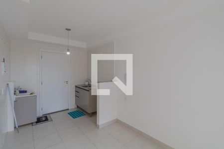 Sala/Cozinha/Área de Serviço  de apartamento para alugar com 1 quarto, 29m² em Vila Ré, São Paulo