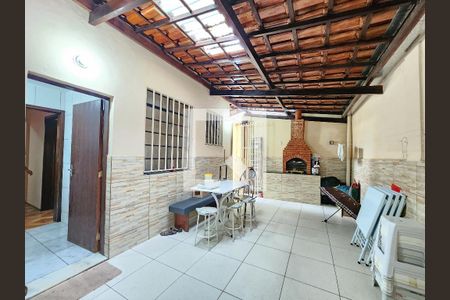 Casa à venda com 146m², 3 quartos e 1 vaga Casa à venda com 146m², 3 quartos e 1 vagaÁrea Privativa - Churrasqueira