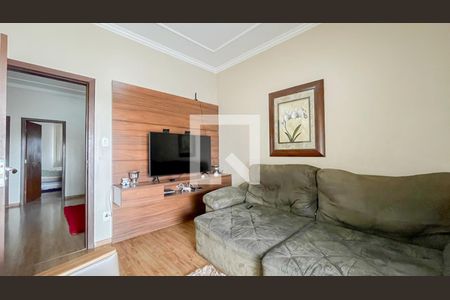 Sala de TV de casa à venda com 3 quartos, 520m² em Chácaras, Betim