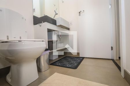 Banheiro de kitnet/studio para alugar com 1 quarto, 20m² em Cerqueira César, São Paulo